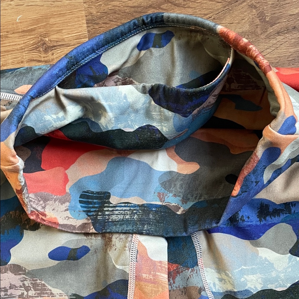 Fabletics Multicolor Patterned Leggings - Picture 3 of 3